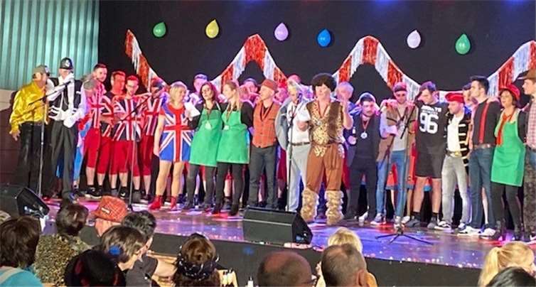Zum großen Finale kamen alle Teilnehmer noch einmal auf die Bühne.Foto: privat