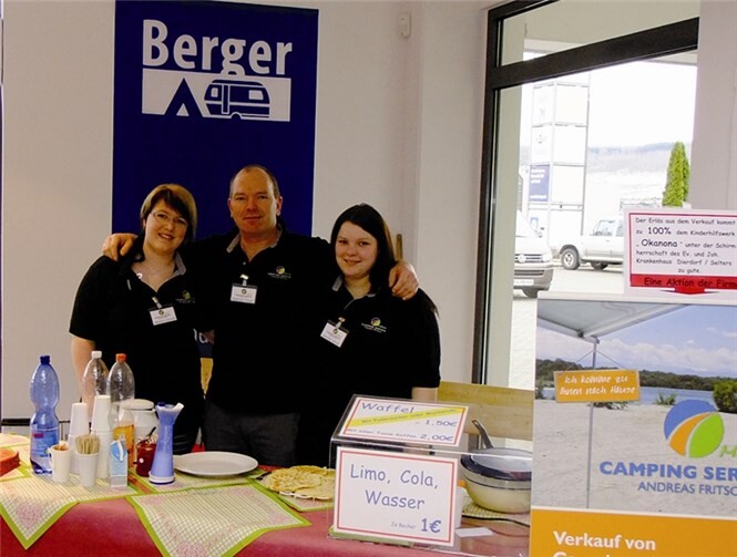 Zum großen Saisonauftakt am 15. und 16. März bei der Firma Fritz Berger in Mülheim-Kärlich hat der mobile Campingservice Fritsch als dortiger Werkstattpartner mit seinen Töchtern eine Spendenaktion für das Kinderhilfsprojekt Okanona durchgeführt.privat