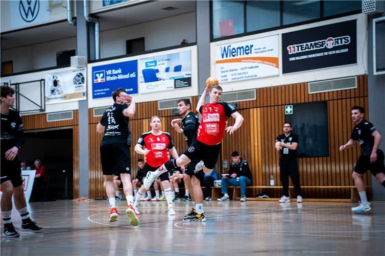 Zum letzten Heimspiel der Oberliga-Saison 2022/2023 empfingen die Vallendarer Löwen die Drittligareserve des TuS 04 Dansenberg.  Foto: HV Vallendar
