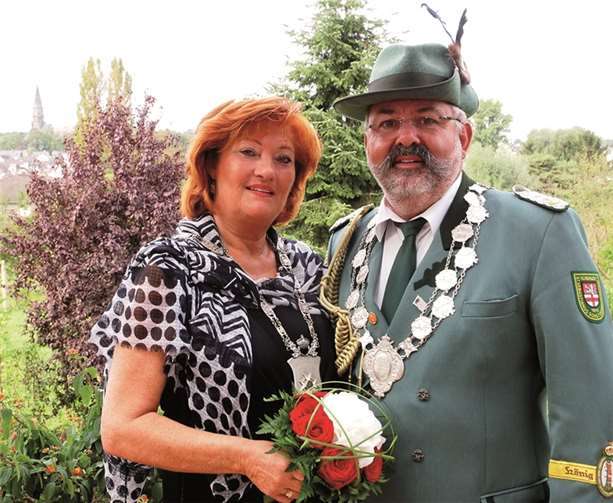 Zum letzten Mal tragen Jürgen und Petra Schiffer am Pfingstwochenende ihre königlichen Insignien.privat