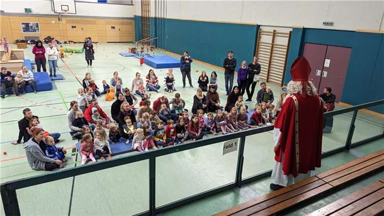 Zum letzten Training in diesem Jahr hatte sich ein ganz besonderer Gast angekündigt. Quellen: TuS Grün-Weiß Mendig