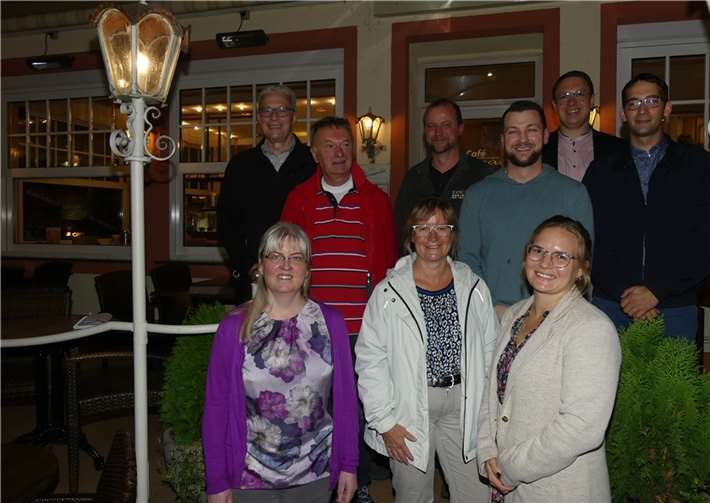 Zum neuen Cochemer ARGE-Vorstand gesellte sich nach der Wahl Petra Lambertz (v.l. ) als Beisitzerin. Touristikbetriebswirtin Meike Bauermann (v.r.) stellte das Konzept des neuen Weihnachtsmarktes vor.Fotos: TE