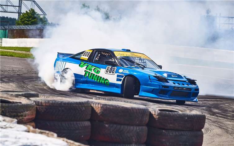 Zum siebten Male wird der Nürburgring wieder zum Mekka für alle Fans von verbranntem Gummi, glänzendem Lack und dröhnenden Motoren.Robert Kah/imagetrust