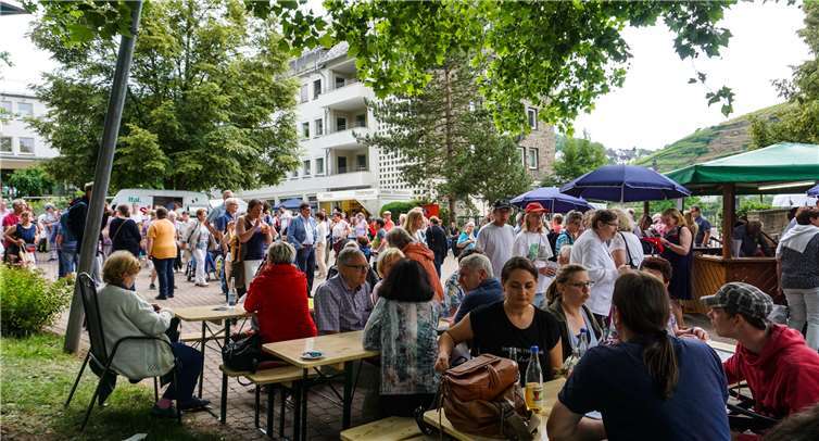 Zum sonntäglichen Sommerfest 2018 kamen viele Besucher und hatten gemeinsam mit den geistig behinderten Menschen viel Spaß.  EP