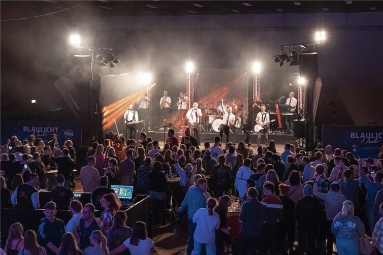 Zum zehnjährigen Bestehen organisieren die Verantwortlichen nun das große Finale: Zehn Jahre „Blaulichtnacht Koblenz“ – und haben hierfür die Coverrockback „Bounce“ verpflichten können. Foto: Ardagh Metal Packaging Trading Germany GmbH