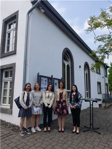 Zum zehnjährigen Jubiläum der Erinnerungs- und Begegnungsstätte am 8. Mai leistete die Klasse einen besonderen Beitrag.  Foto: Schönstätter Marienschule Vallendar