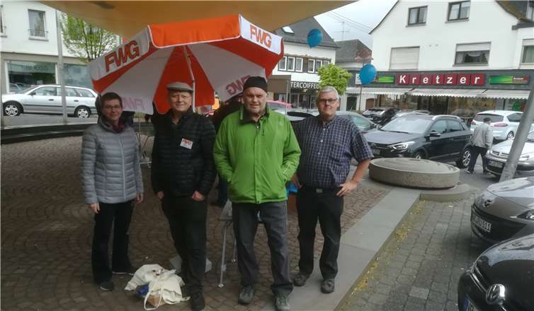 Zum zweiten Mal boten Mitglieder der FWG Dierdorf den Bürgern Möglichkeiten zur Information und zum Gespräch an.Foto: privat