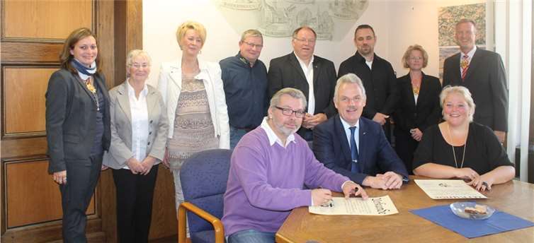 Zum zweiten Mal fand die Unterzeichnung der Urkunde statt. privat