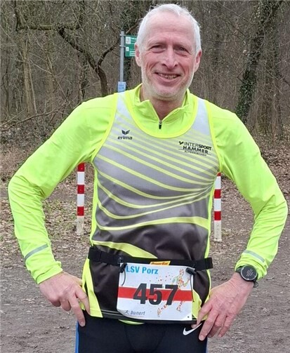 Zum zweiten Mal ganz oben auf dem Siegertreppchen der 41. Winterlaufserie des GSV-Porz, stand Jörg Dittrich vom LT Puderbach, diesmal über 15 km!  Foto: GSV Porz