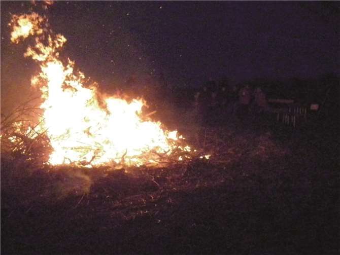 Zum zwölften Mal brannte das Osterfeuer.  Privat