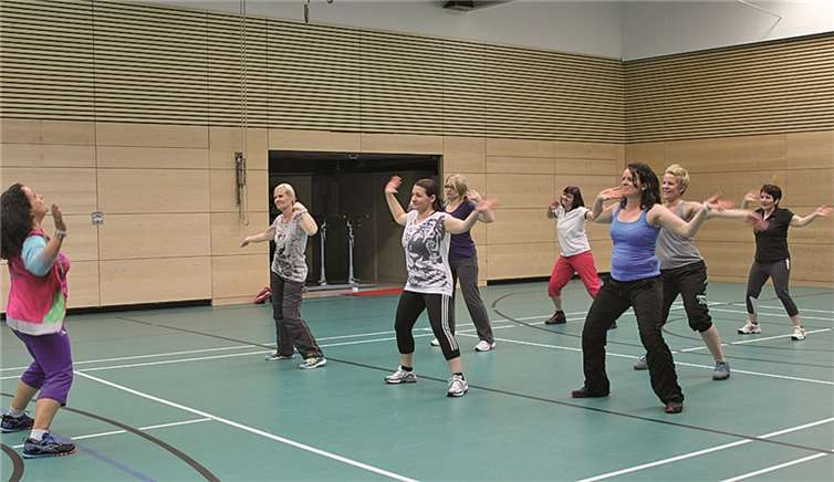 Zumba macht nicht nur Spaß, sondern ist auch gut für Kondition und Konzentration - auch für Kinder! H. Potsch