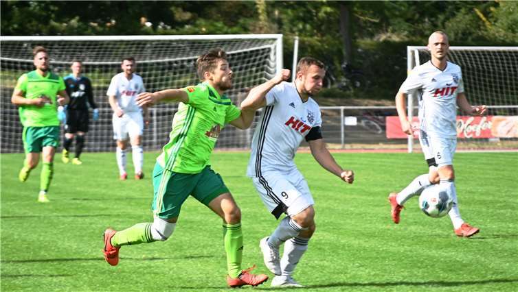 Zumindest bei diesem Duell behielt Niklas Weis (rechts) gegen Philipp Franzen die Oberhand.