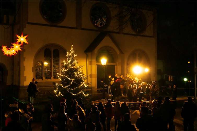Zunächst fand das Konzert vor der Erlöserkirche statt. Fotos: privat