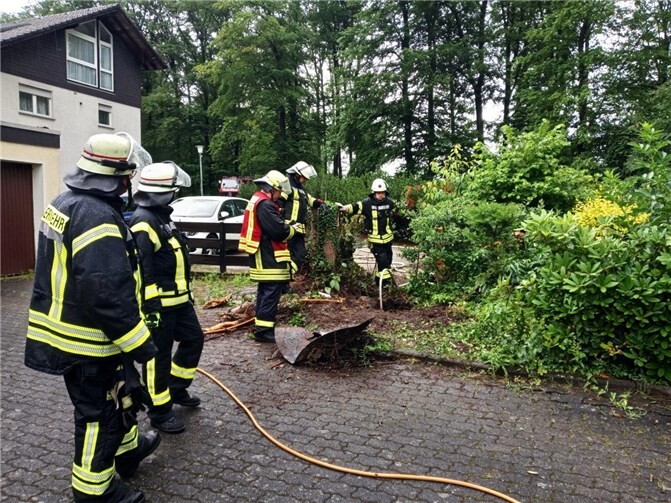 Zunächst wurde die betroffene Stelle gesichert. Fotos: privat