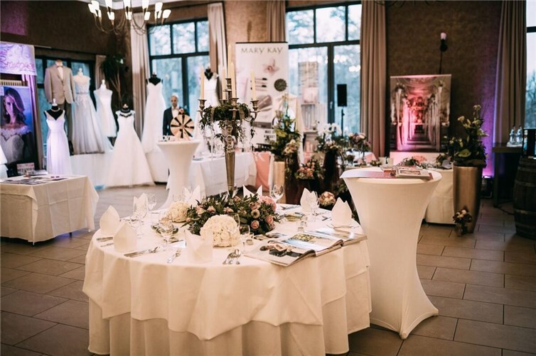 Zur 12. Rheinbacher Hochzeitsmesse laden Jens und Katharina Pfannkuch herzlich ins Waldhotel Rheinbach ein. Quelle: Waldhotel Rheinbach