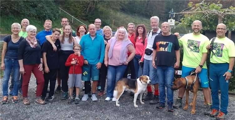 Zur 26. Vereinswanderung konnte Karl-Werner Kunz (LT Puderbach) wieder zahlreiche Mitglieder begrüßen, um einen Teil der Iserbachschleife zu erwandern! Fotos: Christiane Mühleip/LT Puderbach