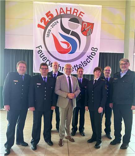 Zur Arbeitstagung am Kreisfeuerwehrtag hatten sich die Spitzenkräfte der Feuerwehren aus Land und Kreis mit Landrat Achim Hallerbach im Forum „Am Blauen See“ in Vettelschoß eingefunden.  Foto: Thomas Herschbach