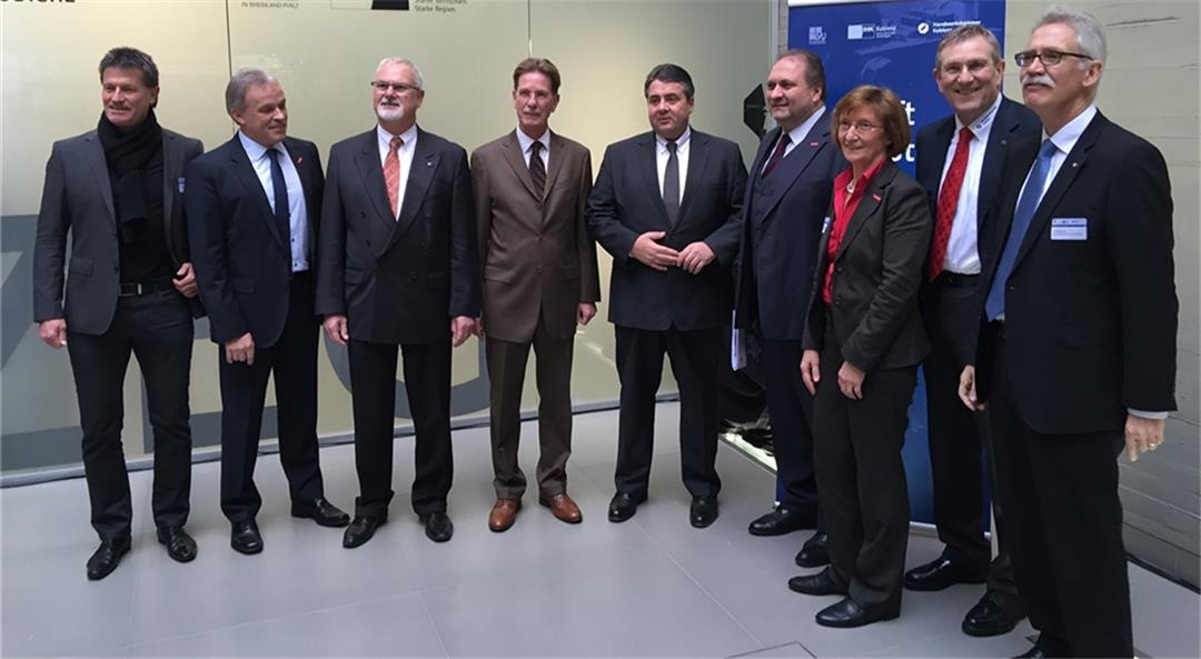 Bundeswirtschaftsminister Sigmar Gabriel Im Dialog Mit Dem Mittelstand bundeswirtschaftsminister-sigmar-gabriel-im-dialog-mit-dem-mittelstand
