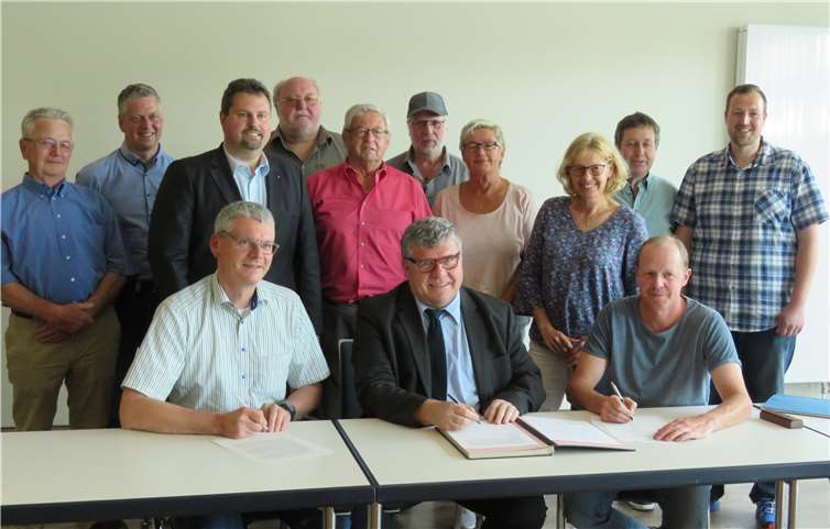 Zur Bachpatenschaft Altenwied haben sich zahlreiche engagierte Bürgerinnen und Bürger zusammengeschlossen. privat