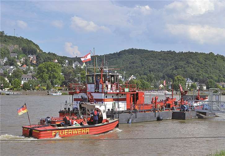 Zur Besichtigung lud die Feuerwehr auf die Fähre RPL 7 und Feuerwehrboote ein.