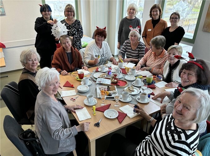 Zur Einstimmung auf die Adventszeit trafen sich die Teilnehmenden des Projekts „Senioren zusammen aktiv“ im Mehrgenerationenhaus.  Foto:Astrid Zens / DRK-Kreisverband Ahrweiler e.V.
