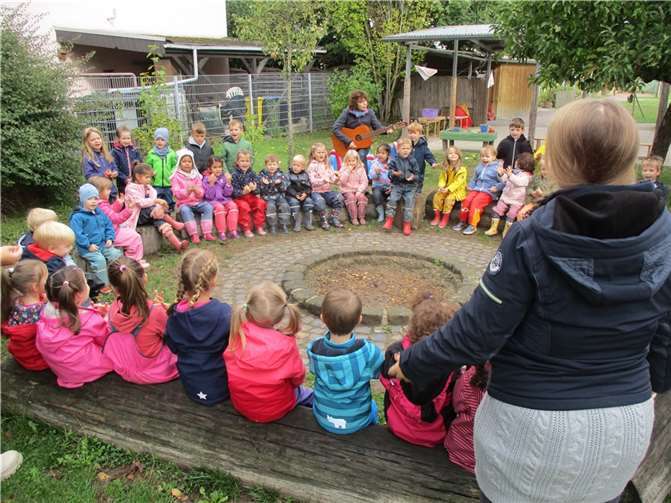 Zur Einstimmung sangen die Kinder einige Lieder.  Foto: privat