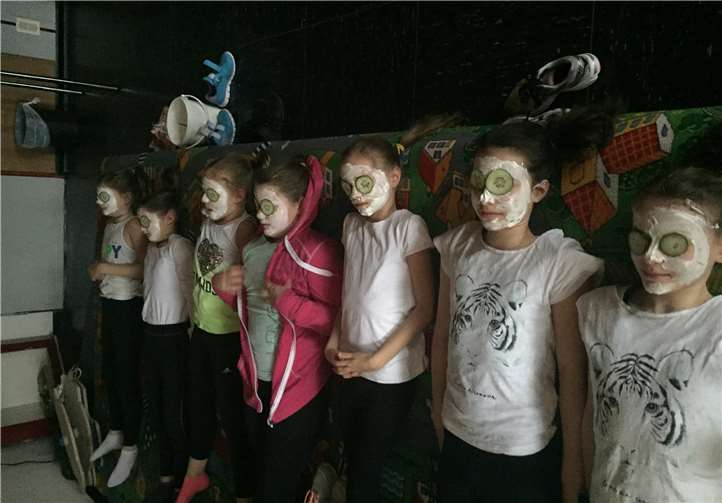 Zur Entspannung gab es zwischendurch Quarkmasken.