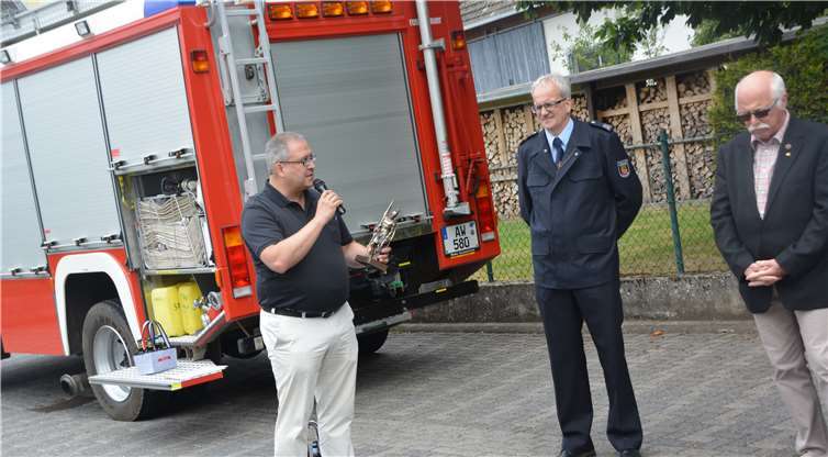 Zur Erinnerung und als Dankeschön für Stefan Friedsam zum Abschied vom Amt. Fotos: BE