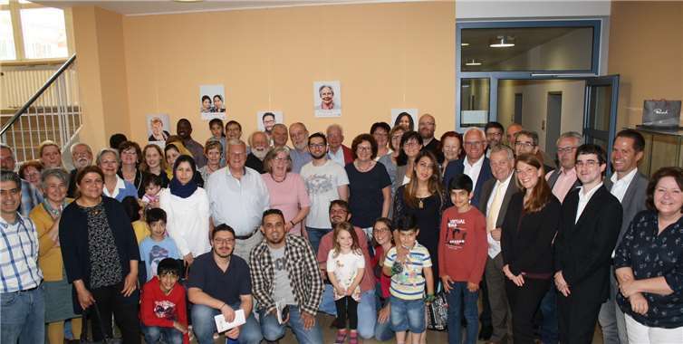 Zur Eröffnung der Fotoausstellung „Wir sind Cochem-Zeller“ im Kreishaus, fanden sich zahlreiche Offizielle, Porträtgeber und interessierte Besucher ein. TE