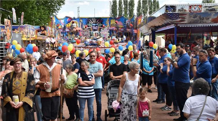 Zur Eröffnung der Thurer Kirmes spielte der Musikverein Urmitz. Fotos: HEP