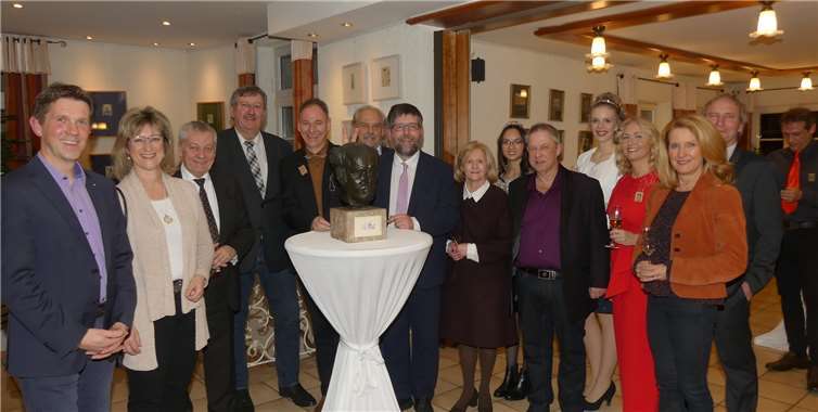 Zur Eröffnung der neuerlichen Ausstellung fanden sichim Hotel Café Germania auch zahlreiche prominente Gäste ein.