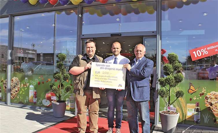 Zur Eröffnung des neuen Marktes spendete dm insgesamt 2.000 Euro. privat