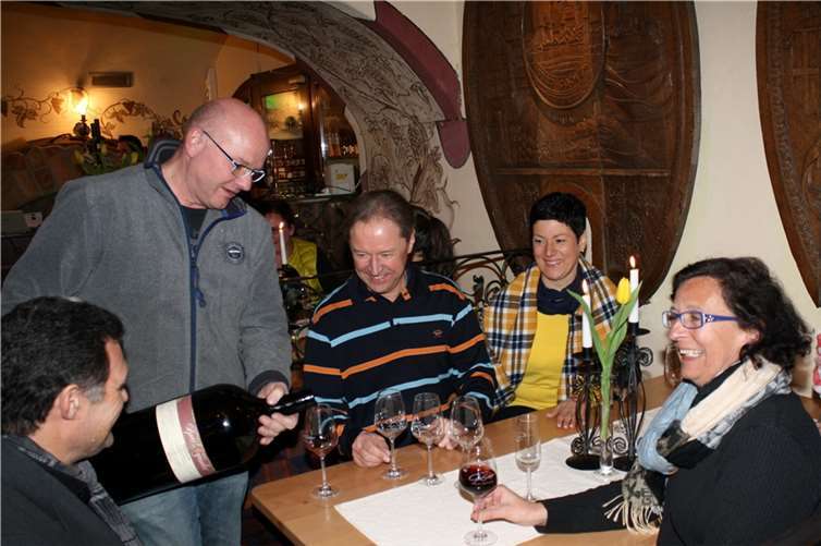 Zur Feier des Tages kredenzte Thomas Göbel den Spätburgunder aus der Magnumflasche.-TE