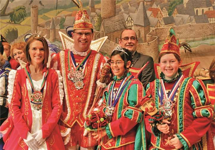 Zur Gratulantenschar gehörte auch das Rheinbacher Kernstadtprinzenpaar, Prinz Dieter III. und Prinzessin Andrea II.