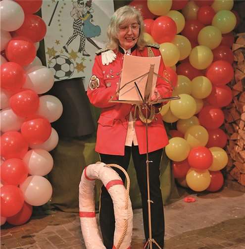 Zur Heiterkeit trug wieder mal Monika Hummelsheim mit einem Solovortrag bei. PSM