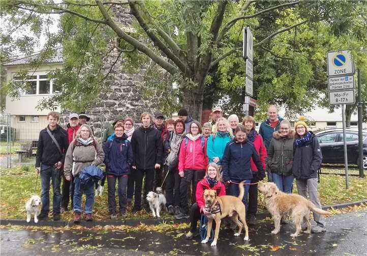 Zur Herbstwanderung trafen sich die Kanuten am Linzer Pulverturm.