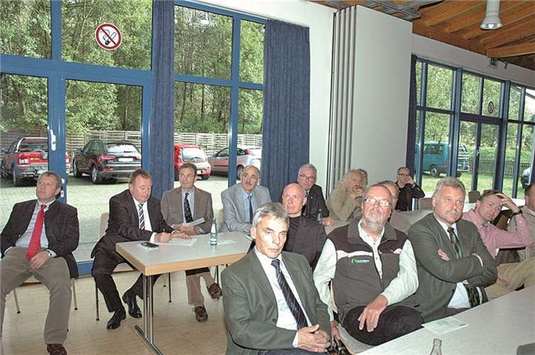 Zur Jahreshauptversammlung waren auch viele interessierte Bürger und Politiker gekommen. UM