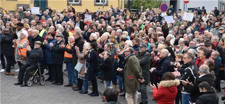 Zur Kundgebung in Bendorf kamen fast 1000 Teilnehmer.