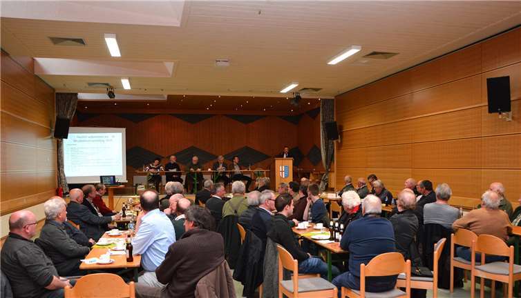 Zur Mitgliederversammlung des Waldbauvereins Mayen-Koblenz e.V. trafen sich etwa 60 Waldbauern. Foto: privat