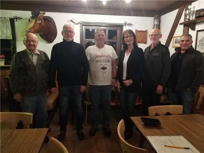 Zur Mitgliederversammlung freute sich der Vorsitzende Peter Scheidweiler neben Mitgliedern des CDU OV auch die stv. Vorsitzende und zugleich Mitgliederbeauftragte des CDU GV Rhein-Mosel Susanne Hartmann-Etzkorn (Waldesch) im Schulungsraum des Feuerwehrgerätehauses begrüßen zu dürfen. Quelle: CDU Macken