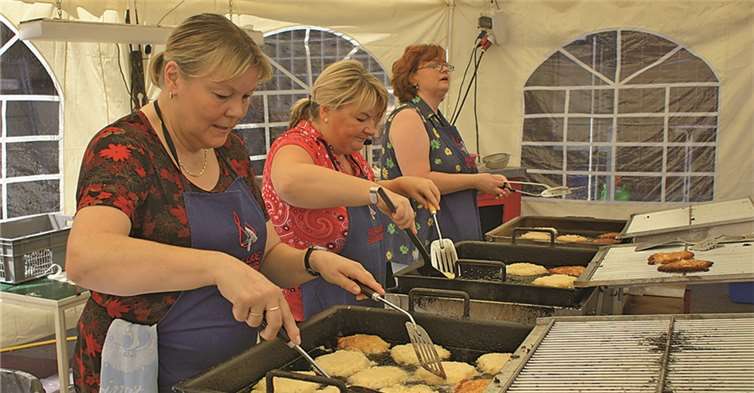 Zur Mittags- und Abendzeit waren die köstlichen Kröbbelchen sehr begehrt.