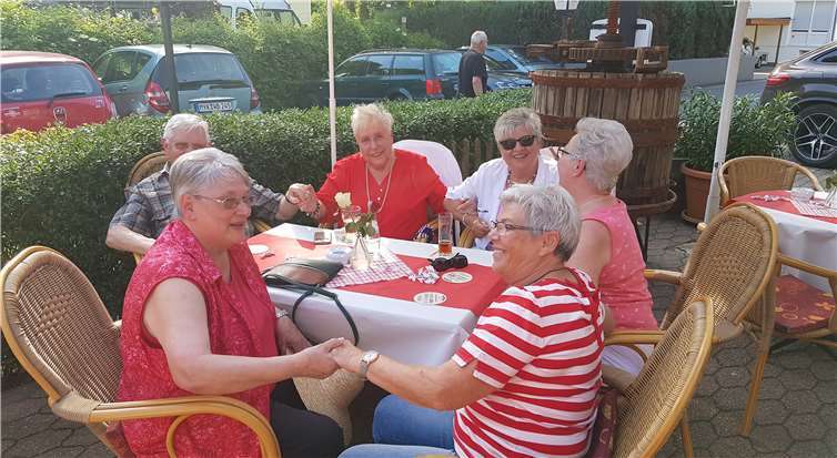 Zur Musik des Alleinunterhalters wurde geschunkelt und gesungen.