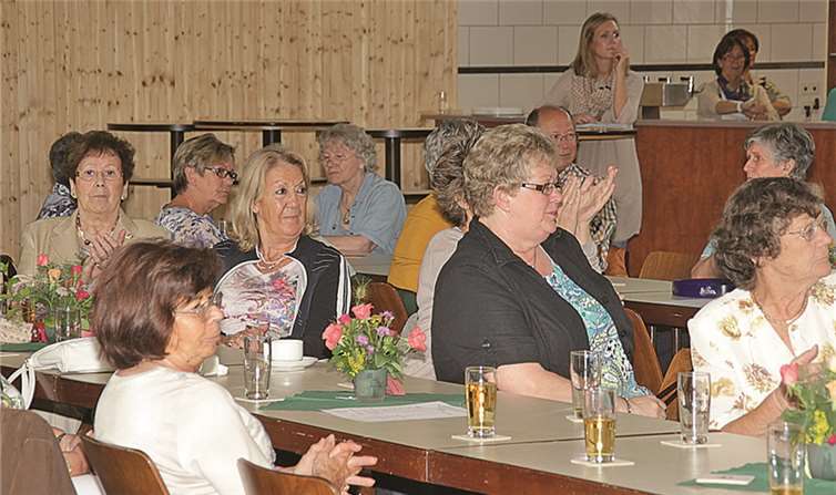 Zur Pflege der Chorgemeinschaft gehört auch das gesellige Zusammensein mit den Sängerfrauen, Gästen und Besuchern beim Stiftungsfest.