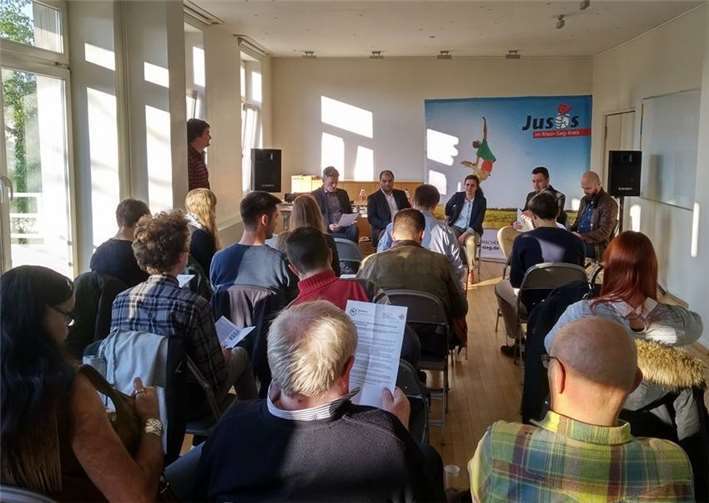 Zur Podiumsdiskussion zum Thema „Gute Arbeit für junge Leute“ hat die Juso Rhein-Sieg nach Lohmar eingeladen.