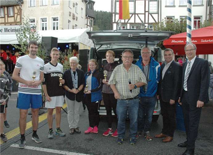 Zur Siegerehrung fanden sich zahlreiche Vertreter der Kommunalpolitik ein.