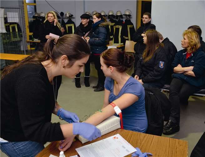 Zur Typisierungsaktion kamen 695 Bürger ins Arenberger Feuerwehrgerätehaus.