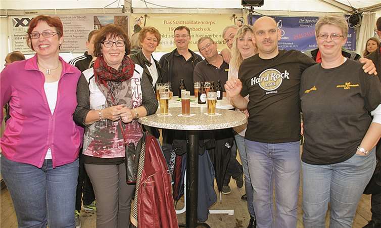 Zur Vorstellung des Rheinbacher Kinderprinzenpaares waren die Abordnung der Rheinbacher Karnevalsvereine im Kirmeszelt des Stadtsoldatencorps erschienen.STEIN