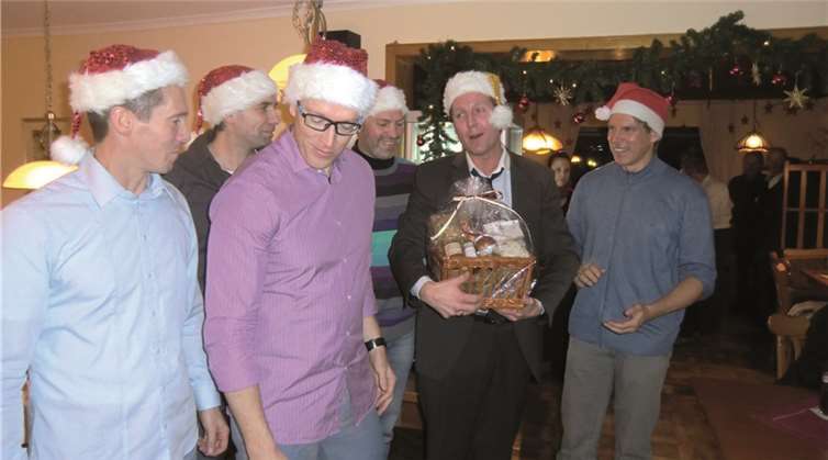 Zur Weihnachtsfeier des Tennisclubs Schwarz-Weiss Erpel e.V. gab es Geschenke und ein geselliges Beisammensein. privat