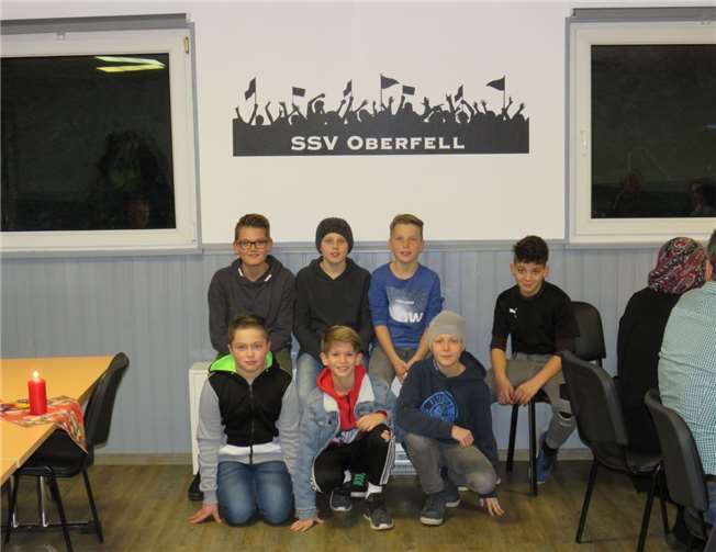 Zur Weihnachtsfeier mit leckerer Pizza traf sich die D2-Jugend im Vereinsheim.privat