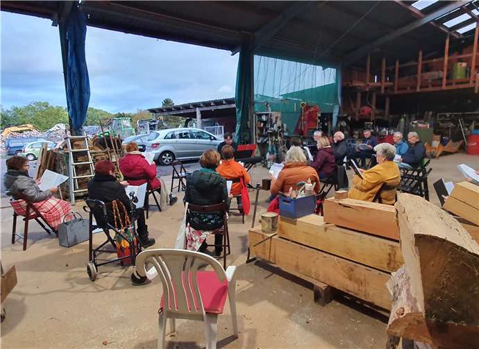 Zur Zeit probt man in einer Holzhalle.